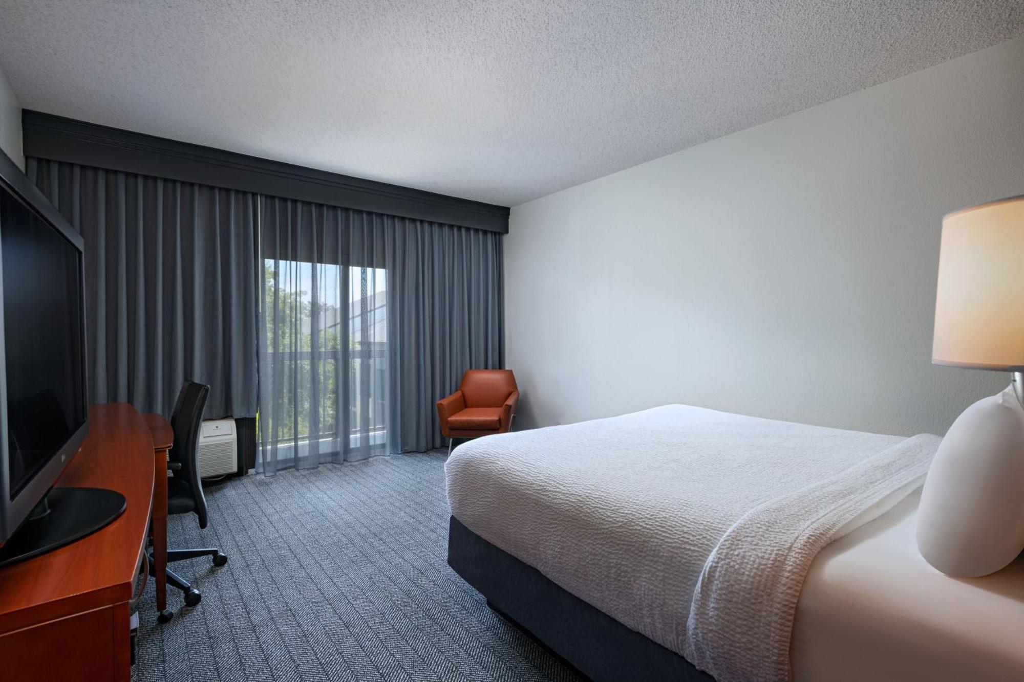 Courtyard By Marriott Dallas Arlington Entertainment District Exterior foto