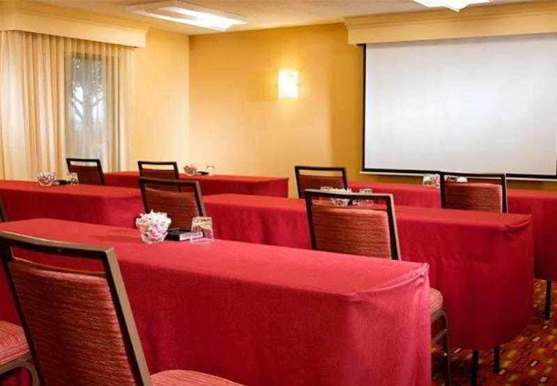 Courtyard By Marriott Dallas Arlington Entertainment District Exterior foto