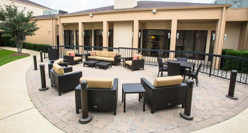 Courtyard By Marriott Dallas Arlington Entertainment District Exterior foto